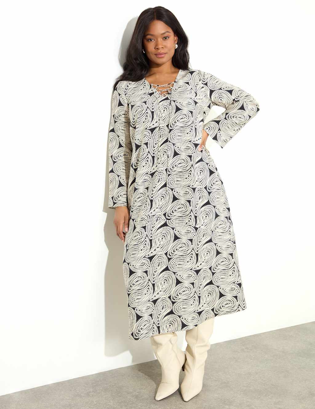 Live Unlimited London Women's Paisley Print V-Neck Midi Swing Dress - 18 - Black Mix, Black Mix