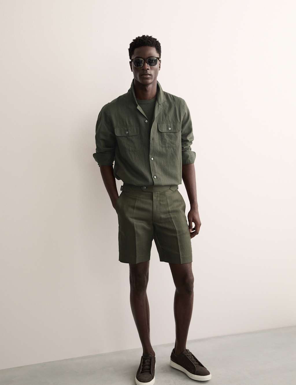 Jaeger Men's Linen Blend Herringbone Shorts - 36 - Evergreen, Evergreen,Ecru