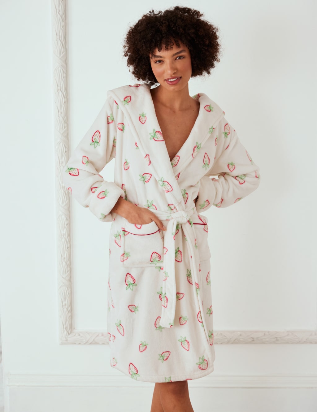 Chelsea Peers Women's Fleece Strawberry Print Dressing Gown - 10 - Cream Mix, Cream Mix