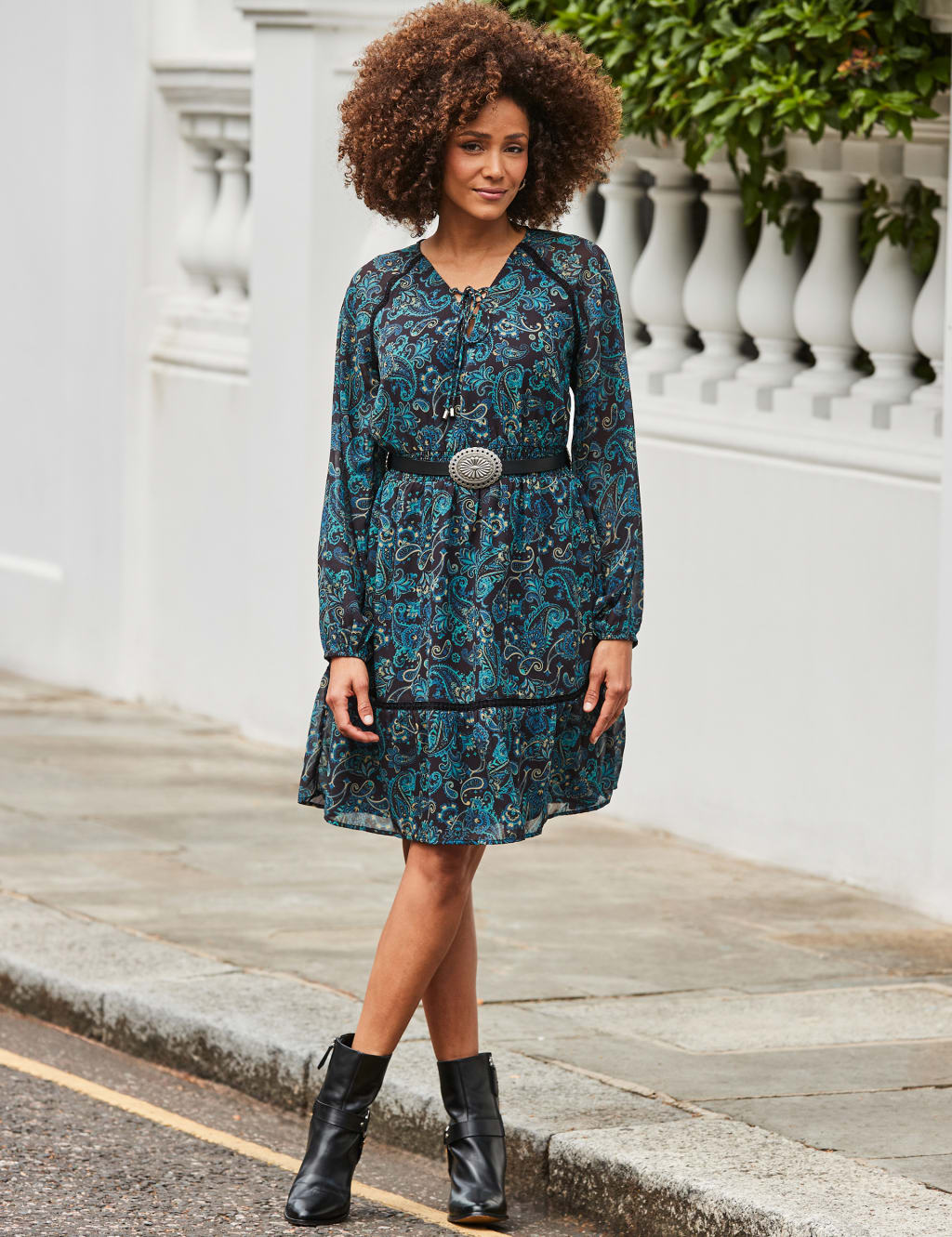 Sosandar Women's Paisley V-Neck Knee Length Skater Dress - 14 - Navy/Blue, Navy/Blue