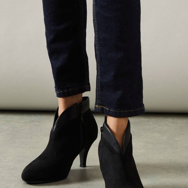 Womens Wide Fit Ashleigh Pointed Shoe Boots