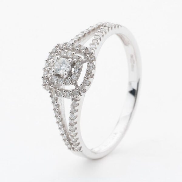 9ct White Gold Brilliant Cut 0.25ct Diamond Shoulder Set Cluster Ring PR12865W L