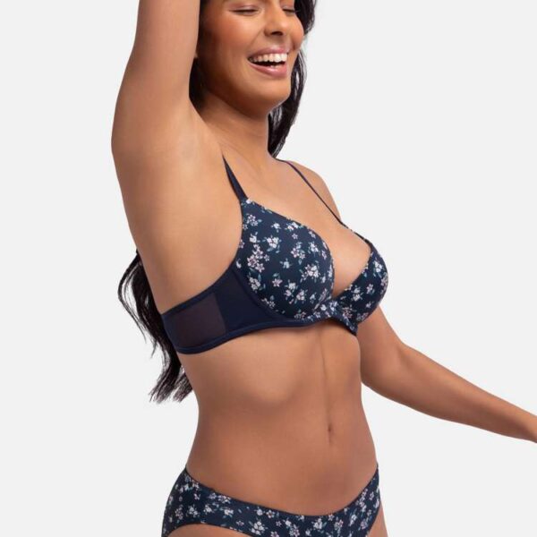 MURIEL BRIEF