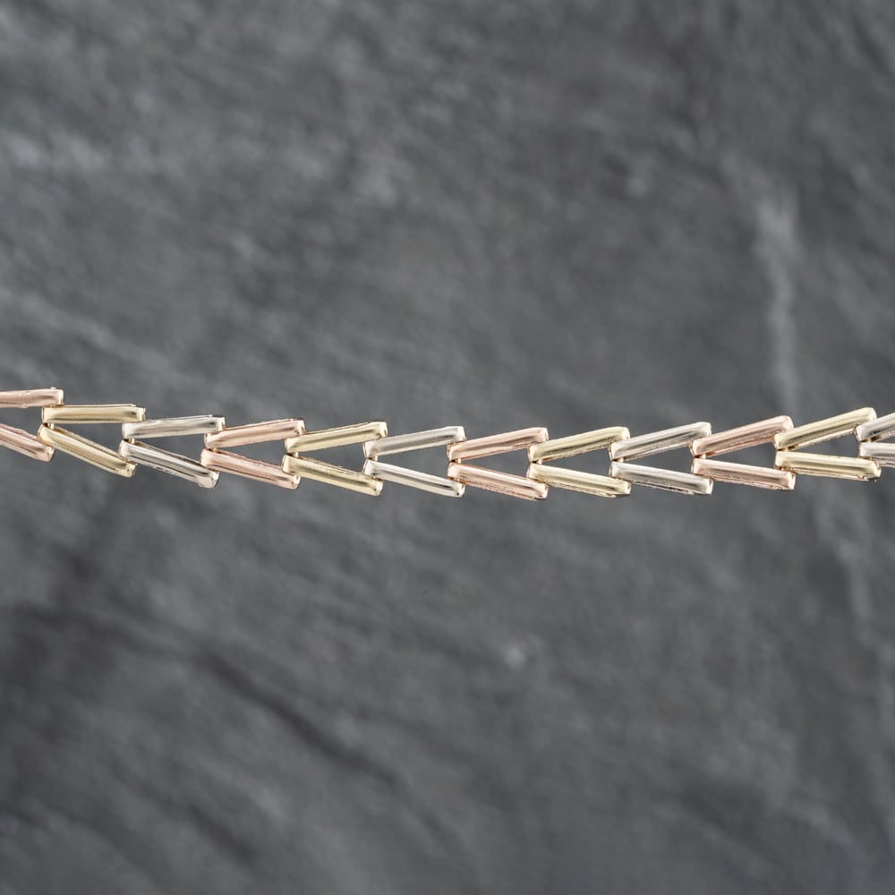 Pre-Owned 9ct Three Colour Gold Fancy 'V' Pattern Link 16 Inch Collarette Chain 41041438