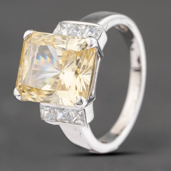 Pre-Owned 14ct White Gold Cubic Zirconia Oblong Dress Ring 41102599
