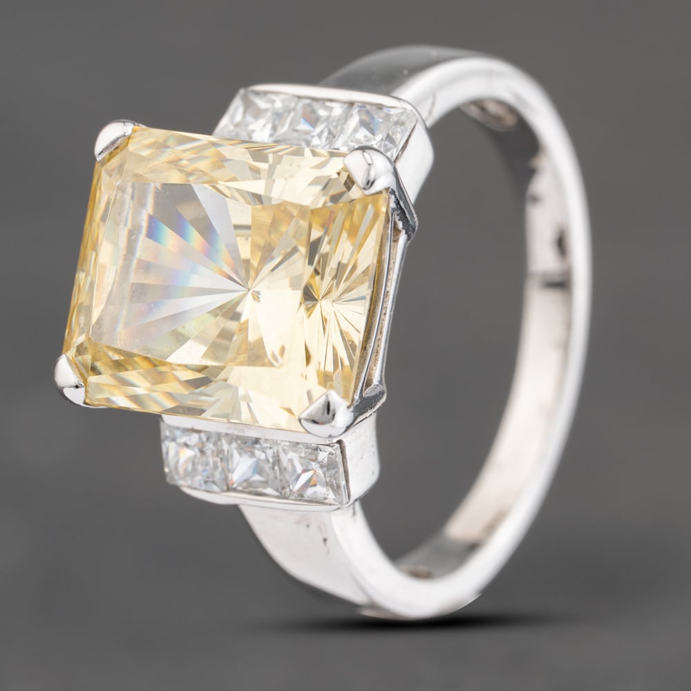 Pre-Owned 14ct White Gold Cubic Zirconia Oblong Dress Ring 41102599