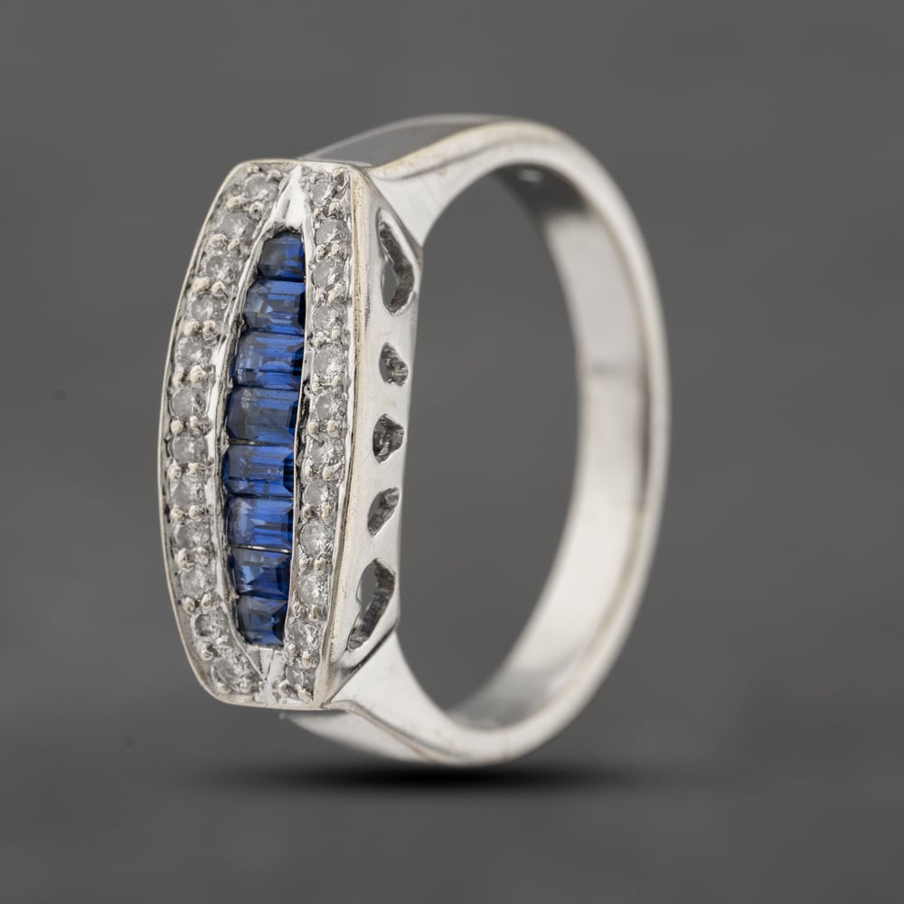 Pre-Owned 18ct White Gold Sapphire & Brilliant Cut Diamond Cluster Ring 41121020