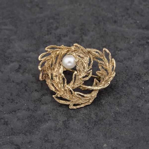 Pre-Owned 9ct Yellow Gold Pearl Swirling Leaf Design Brooch 41131166