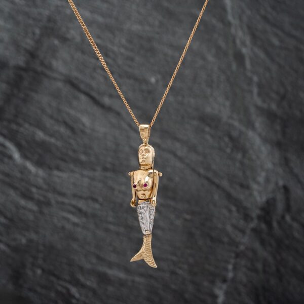 Pre-Owned 9ct Yellow Gold Cubic Zirconia Mermaid Pendant & 20 Inch Curb Chain 41142680