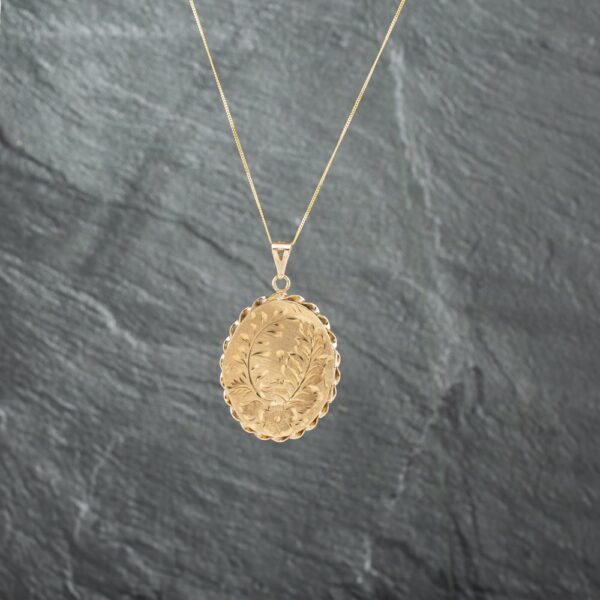 Pre-Owned 9ct Yellow Gold Rope Edged Hand Engraved Oval Locket Pendant & 18 Inch Curb Chain 41142737
