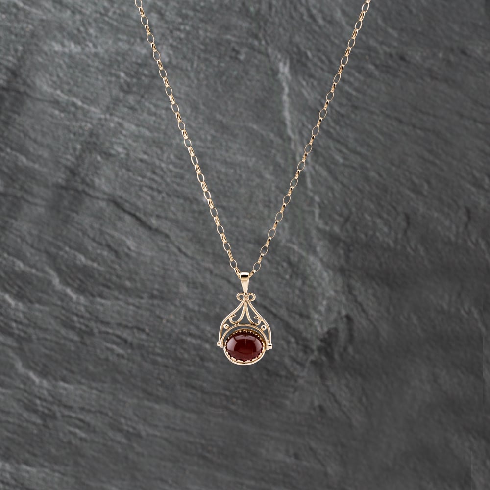 Pre-Owned 9ct Yellow Gold Carnelian & Onyx Swivel Fob Pendant & 24 Inch Belcher Chain 41142923