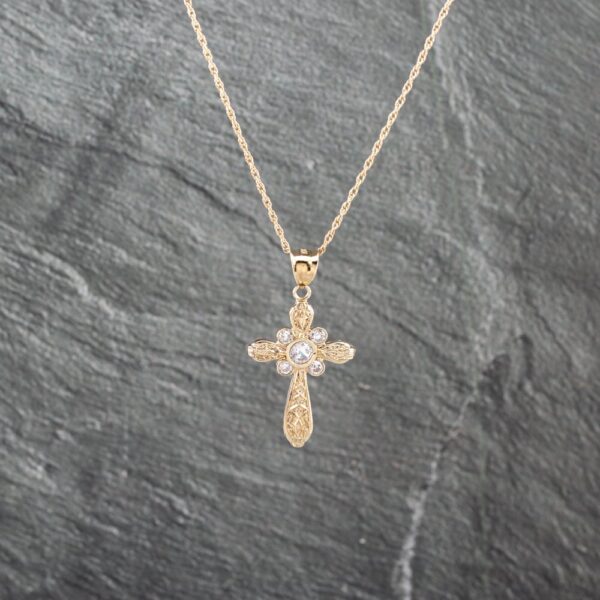Pre-Owned 9ct Yellow Gold Cubic Zirconia Ornate Patterned Cross Pendant & 18 Inch Prince Of Wales Chain 41142935