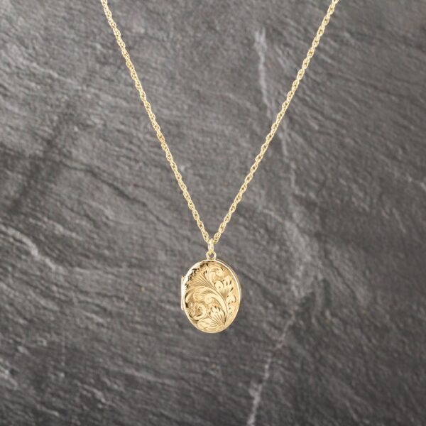 Pre-Owned 9ct Yellow Gold Oval Engraved Locket Pendant & 22 Inch Prince Of Wales Chain 41142996