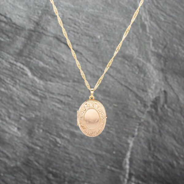 Pre-Owned 9ct Yellow Gold Oval Hand Engraved Locket Pendant & 16 Inch Curb Chain 41143076