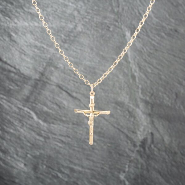 Pre-Owned 9ct Yellow Gold Crucifix Cross Pendant & 20 Inch Belcher Chain 41143077