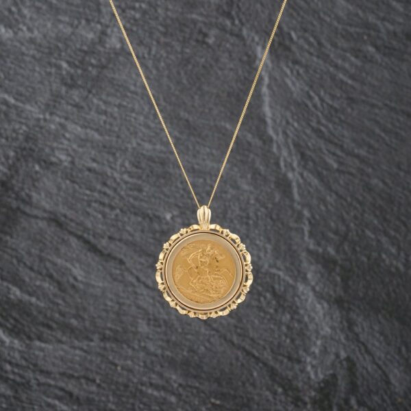 Pre-Owned 9ct Yellow Gold 1982 Queen Elizabeth Half Sovereign Coin Keeper Pendant & 18 Inch Curb Chain 41143090BND