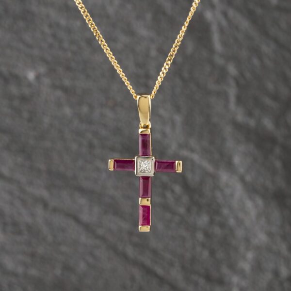 Pre-Owned 18ct Yellow Gold Ruby & Diamond Set Cross Pendant & 17 Inch Curb Chain 41143120