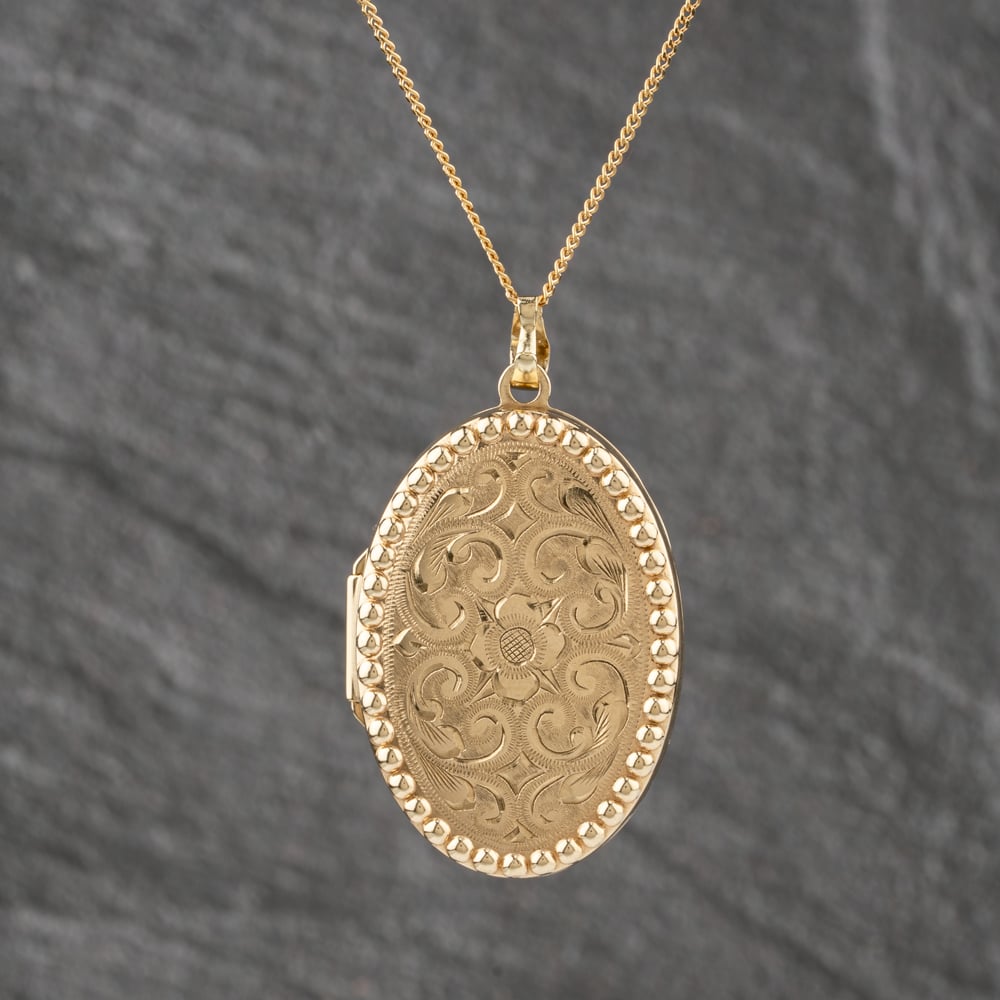 Pre-Owned 9ct Yellow Gold Engraved Oval Locket Pendant & 16 Inch Curb Chain 41143135