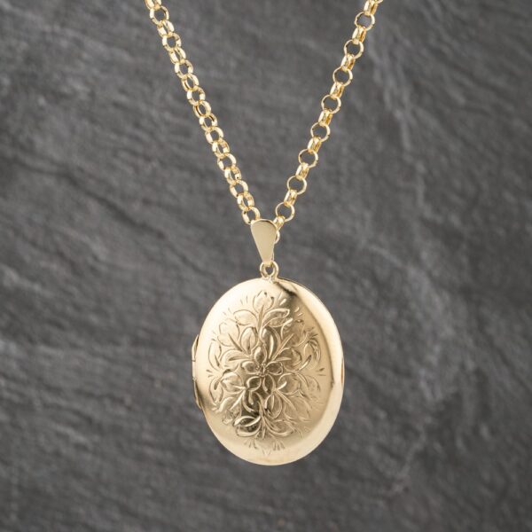 Pre-Owned 9ct Yellow Gold Engraved Oval Locket Pendant & 17 Inch Belcher Chain 41143138
