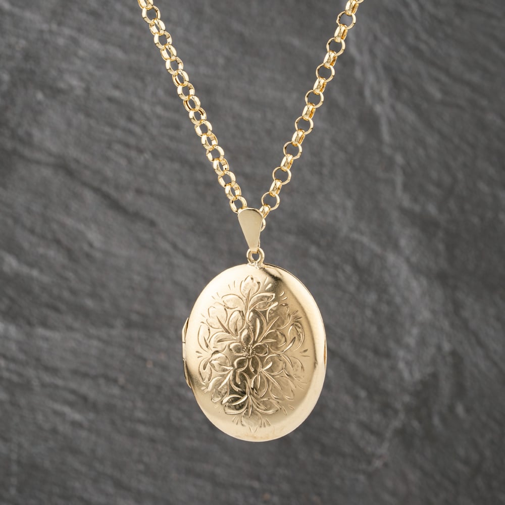 Pre-Owned 9ct Yellow Gold Engraved Oval Locket Pendant & 17 Inch Belcher Chain 41143138