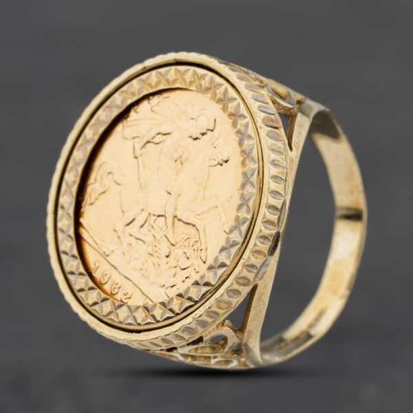 Pre-Owned 9ct Yellow Gold 1982 Queen Elizabeth II Half Sovereign Coin Ring 41201262BND