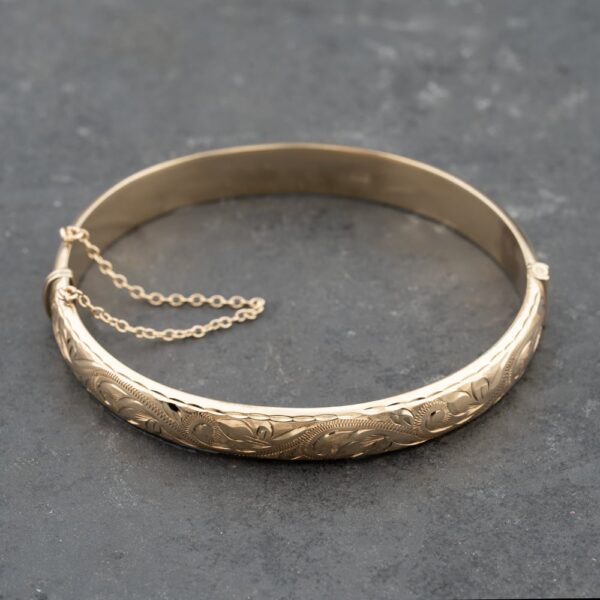 Pre-Owned 9ct Yellow Gold Hand Engraved Hinged Bangle 41211384
