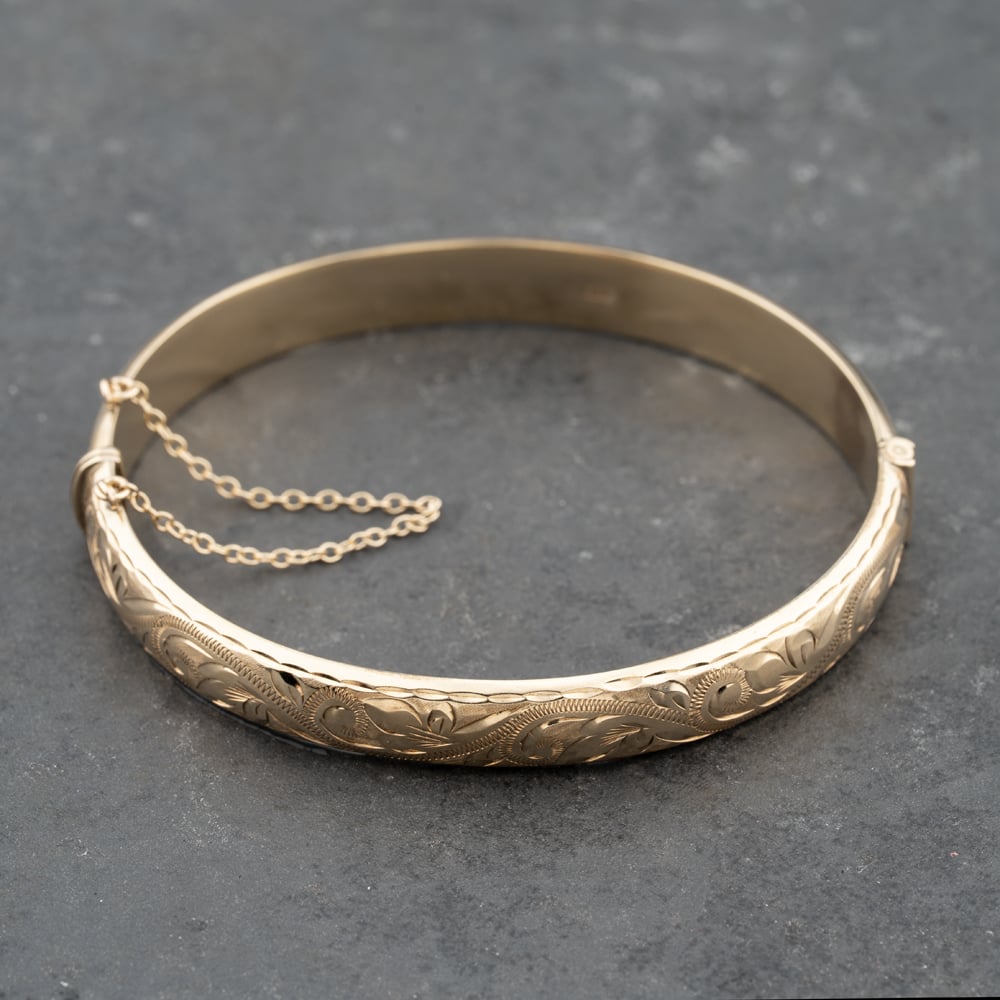 Pre-Owned 9ct Yellow Gold Hand Engraved Hinged Bangle 41211384