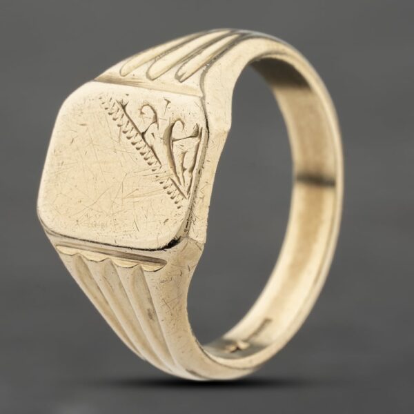 Pre-Owned 9ct Yellow Gold Rectangle Part Engraved Signet Ring 41342003