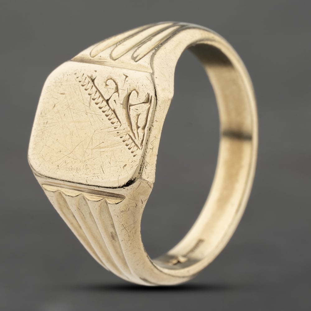 Pre-Owned 9ct Yellow Gold Rectangle Part Engraved Signet Ring 41342003