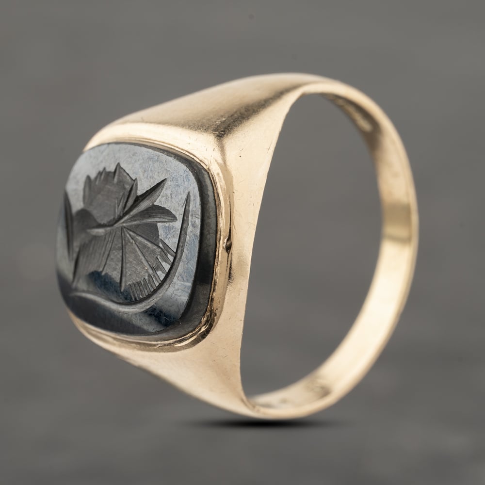 Pre-Owned 9ct Yellow Gold Hematite Large Cushion Signet Ring 41342259