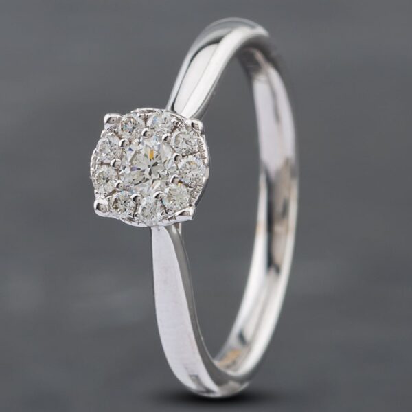Pre-Owned 18ct White Gold Brilliant Cut Diamond Round Cluster Ring 41481538