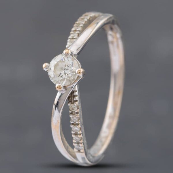 Pre-Owned 9ct White Gold Brilliant Cut Diamond Crossover Shoulders Solitaire Ring 41481585