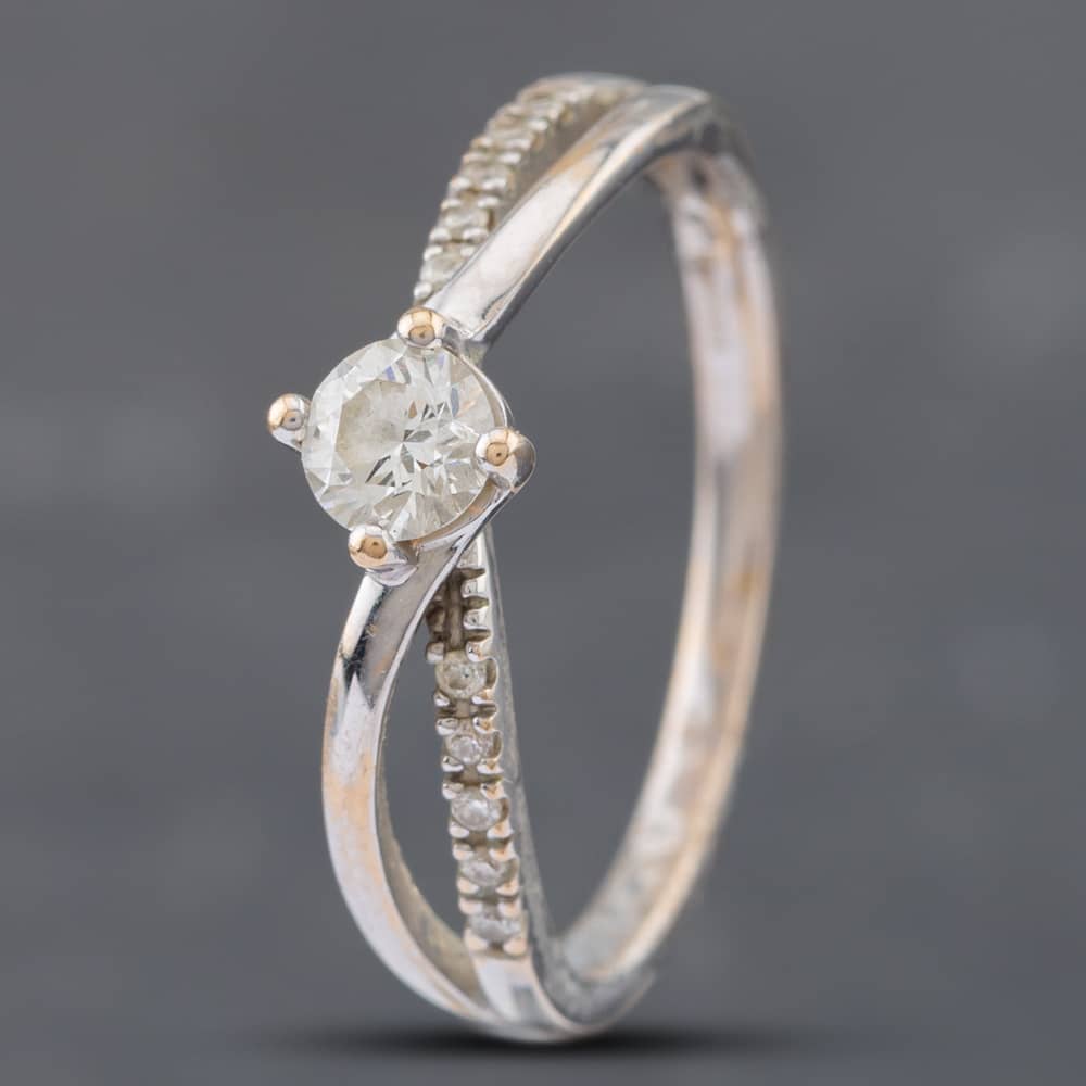 Pre-Owned 9ct White Gold Brilliant Cut Diamond Crossover Shoulders Solitaire Ring 41481585