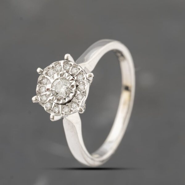 Pre-Owned 18ct White Gold Brilliant Cut Diamond Cluster Ring 41481741