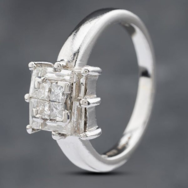 Pre-Owned Platinum Diamond Cluster Ring 41481745