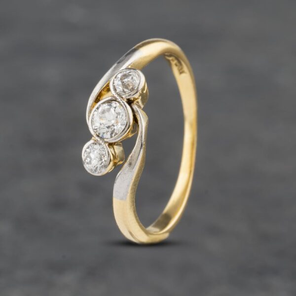 Pre-Owned Vintage Yellow Gold 0.25ct Diamond Twist Three Stone Ring 41481894