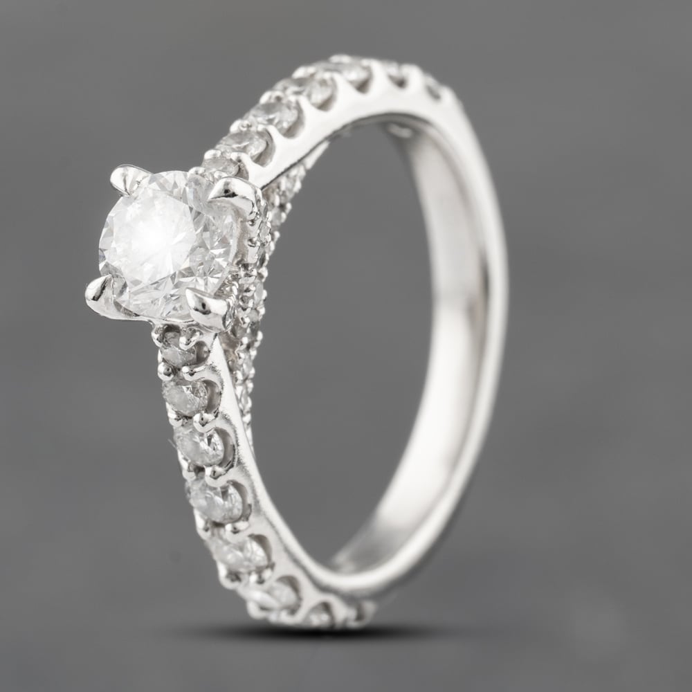 Pre-Owned Platinum Certificated 1.00ct Brilliant Cut Diamond Shoulder Set Solitaire Ring 41482273