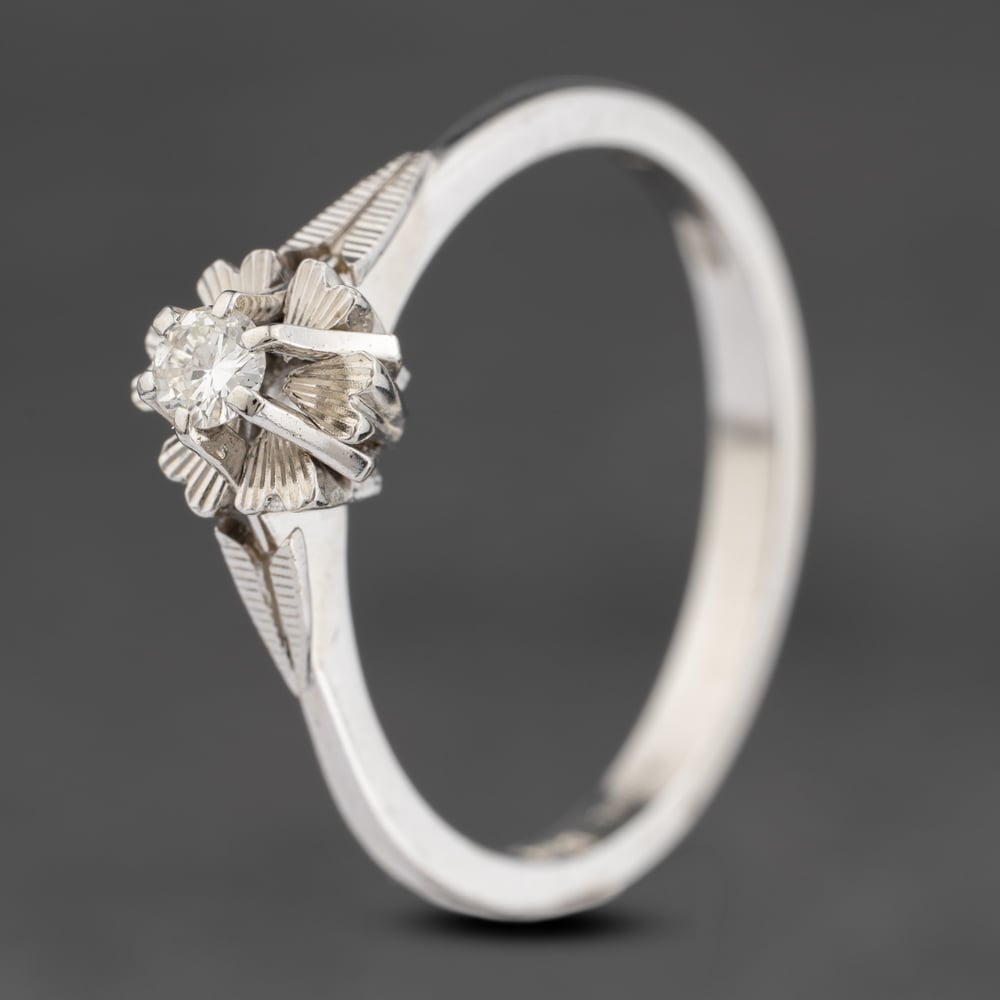 Pre-Owned 18ct White Gold 0.15ct Diamond Flower Shaped Diamond Cut Solitaire Ring 41482383