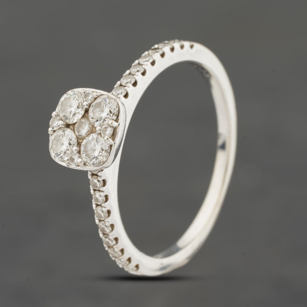 Pre-Owned 18ct White Gold 0.65ct Diamond Cluster Ring 41482493