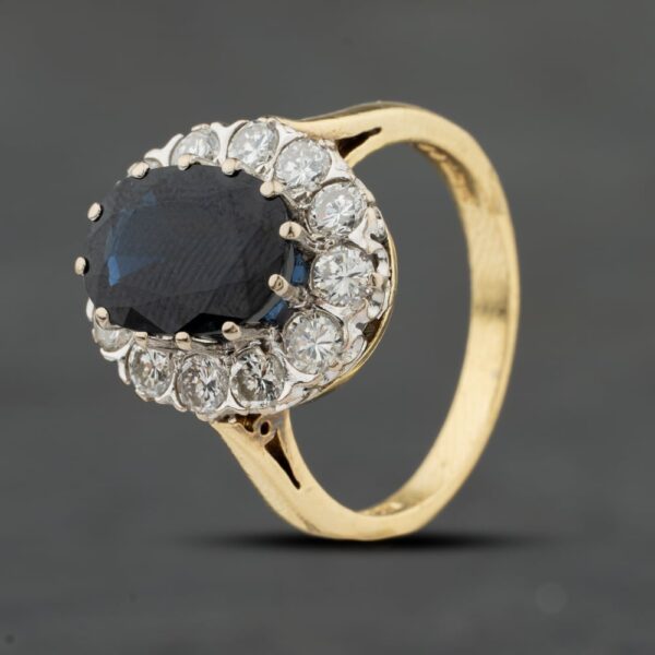 Pre-Owned 18ct Yellow Gold 0.84ct Sapphire & 0.84ct Brilliant Cut Diamond Oval Cluster Ring 41482519