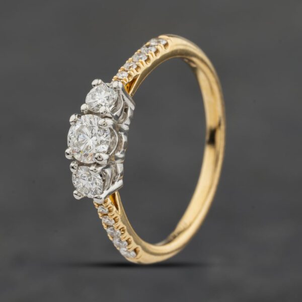 Pre-Owned 18ct Yellow Gold Diamond Diamond Set Shoulders Three Stone Ring 41482533