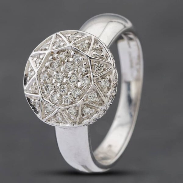 Pre-Owned 18ct White Gold Brilliant Cut Diamond Round Cluster Ring 43121168