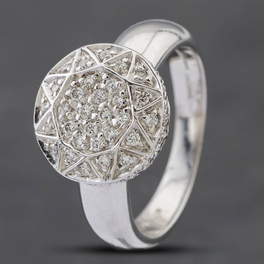 Pre-Owned 18ct White Gold Brilliant Cut Diamond Round Cluster Ring 43121168