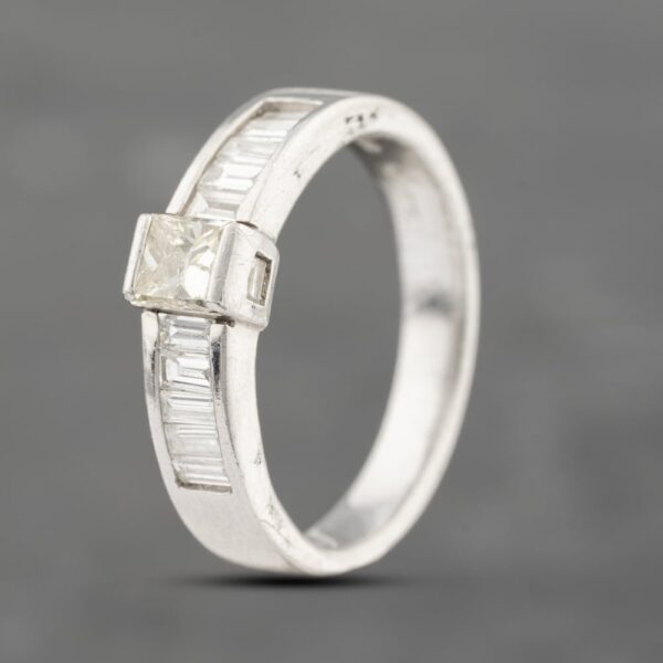 Pre-Owned Platinum 0.79ct Princess Cut Diamond Dress Ring 43121266