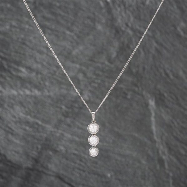 Pre-Owned Platinum 1.00ct Brilliant Cut Diamond Graduated Pendant & 16 Inch Curb Chain 43141233