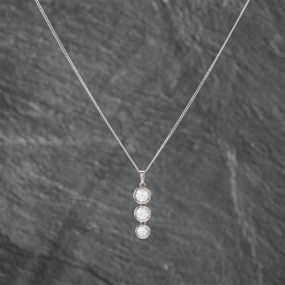 Pre-Owned Platinum 1.00ct Brilliant Cut Diamond Graduated Pendant & 16 Inch Curb Chain 43141233