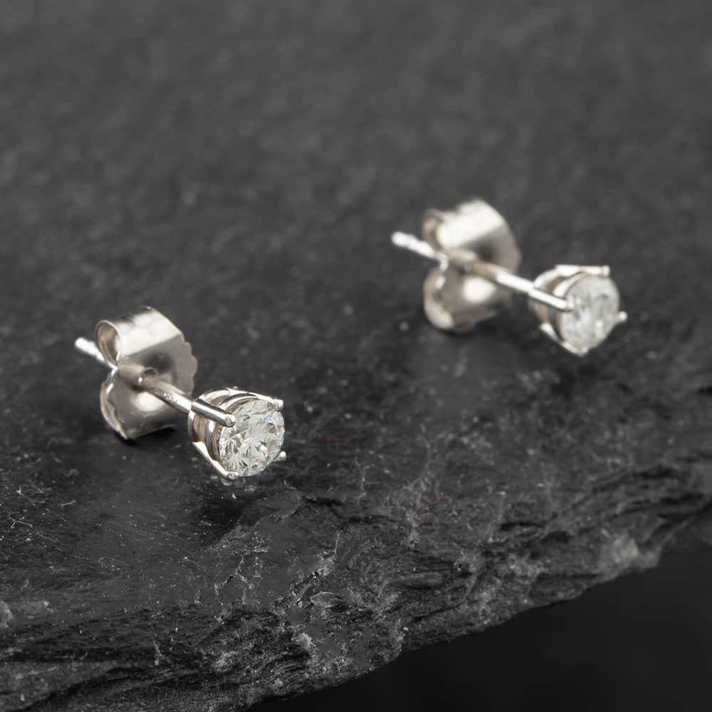 Pre-Owned 14ct White Gold 0.25ct Brilliant Cut Diamond Stud Earrings 43171142