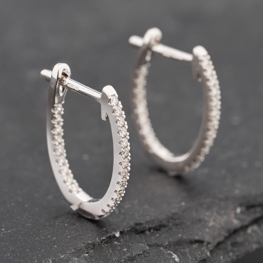 Pre-Owned 14ct White Gold 17mm 0.25ct Brilliant Cut Diamond Oval Hoop Earrings 43171201