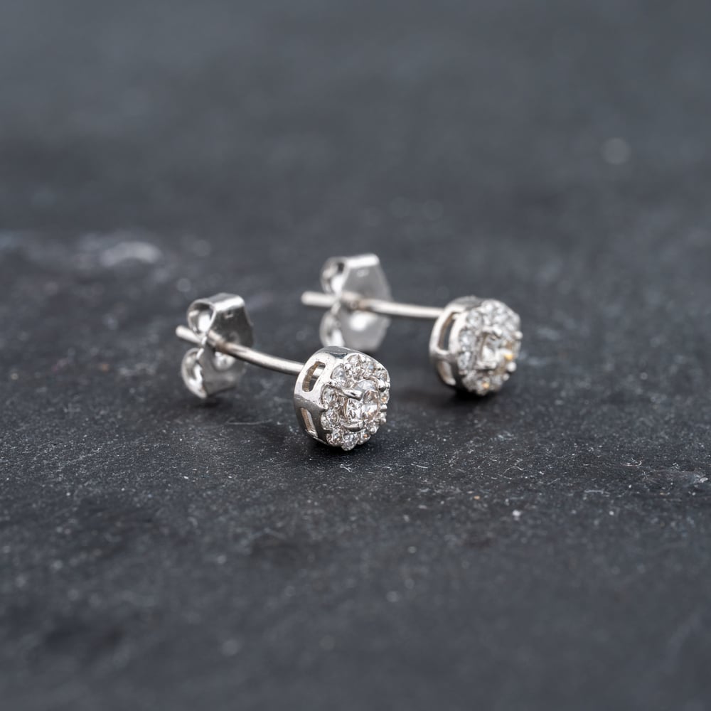 Pre-Owned White Metal 3.5mm 0.32ct Brilliant Cut Diamond Round Halo Stud Earrings 43171356