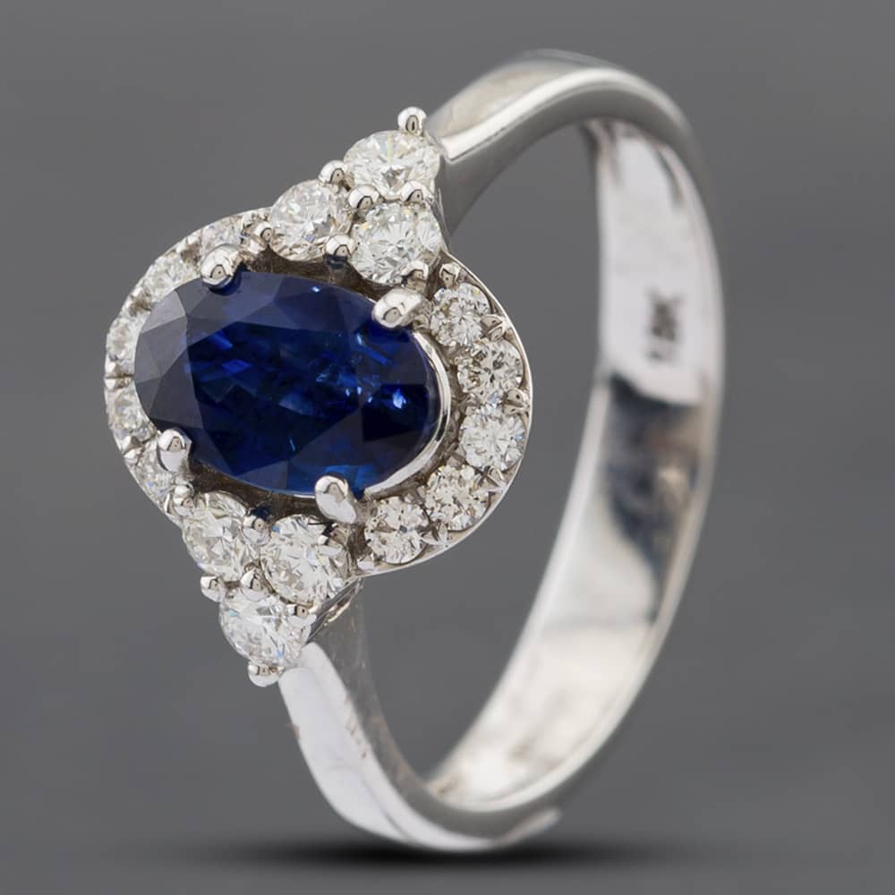 Pre-Owned 18ct White Gold Oval Cut Sapphire & Brilliant Cut Diamond Oval Cluster Ring 43361081